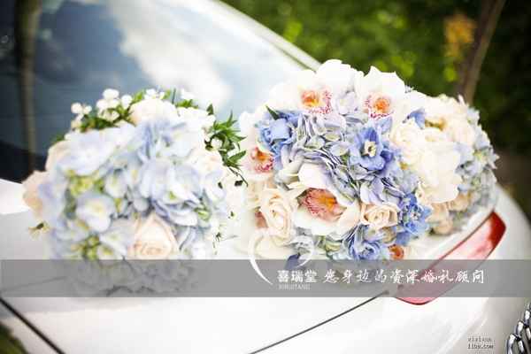  蓝色蒂芙尼