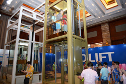 杭州硬汉视频APP安卓下载色版电梯展现
厅吸引了众多相助同伴的游览
和现场乘机体验