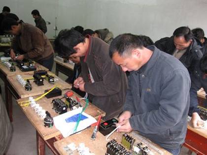 杭州电工维修培训开课了,学就选择华力学校