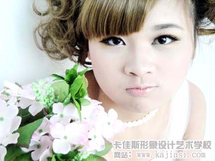 卡佳斯浙江化妆培训学校教学里的活泼俏丽晚妆