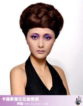 卡佳斯浙江化妆培训学校教学里的彩色烟熏妆_