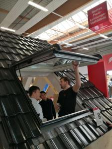 诺托智能天窗上悬状态