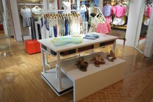 绍兴OLIVE服装专卖店