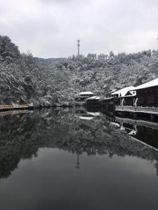 山里山雪景