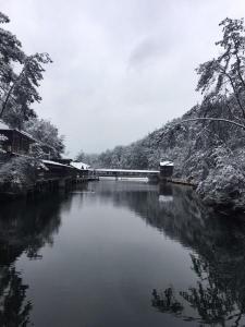 山里山雪景