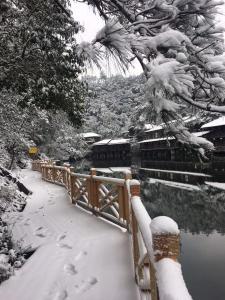 山里山雪景