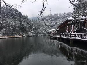 山里山雪景
