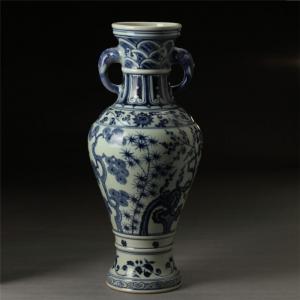 “永乐年制”款青花松竹梅象耳瓶
