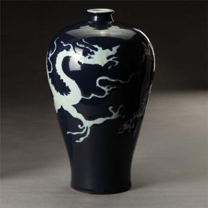 元霁蓝秞白龙梅瓶