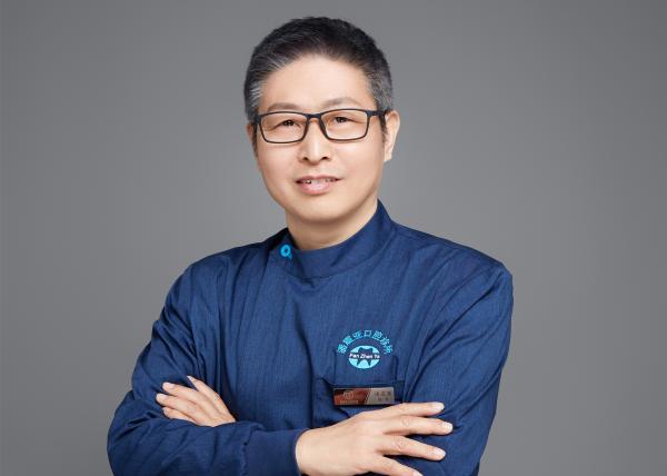 潘震亚
