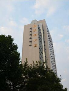 大廈銅字高空安裝