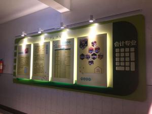 校园背发光灯箱展板