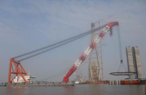 大桥建设工程 吊装大型桥面板