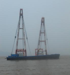 “东海工2 ”与“海腾工8“ 合力打捞沉船1