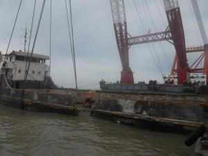 1700t沉船成功打捞2