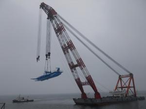 1500T/h卸船机（自重850T前大梁吊装移位） 1500T/h卸船机（自重850T前大梁吊装移位）