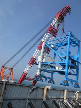 1500T/h卸船机（自重850T整机吊装移位） 1500T/h卸船机（自重850T整机吊装移位）