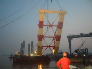 起重船底座空中翻身