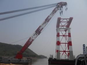 中交三航局起重船朳杆安装