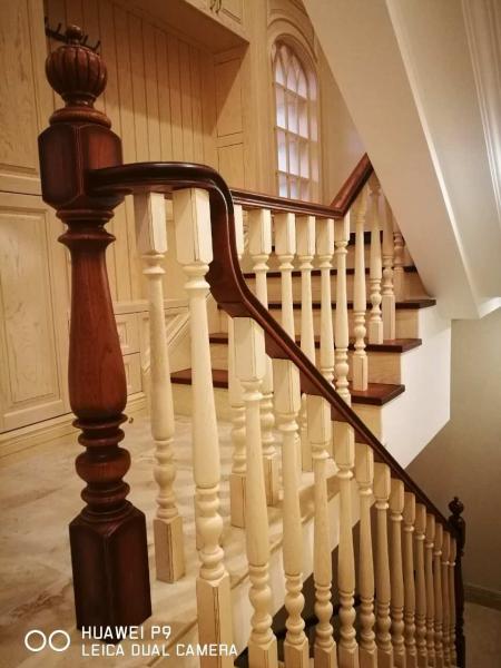 欧式木楼梯