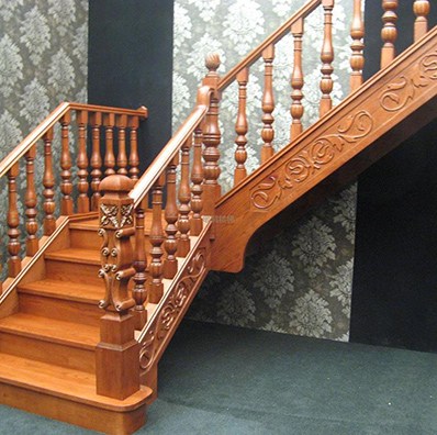 中式实木楼梯