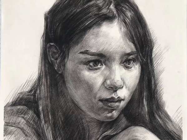 孩子手中的素描