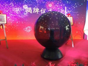 启动球金球冰雕