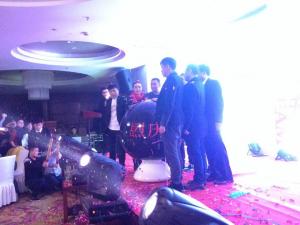 启动球金球冰雕