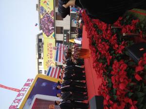 启动球金球冰雕