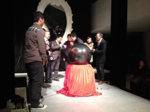 启动球金球冰雕