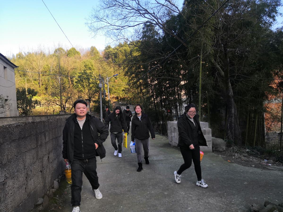 弘扬雷锋精神，争做时代先锋