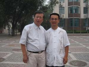 马苙钧与何维青（中国葫芦丝艺术委员会会长）在一起