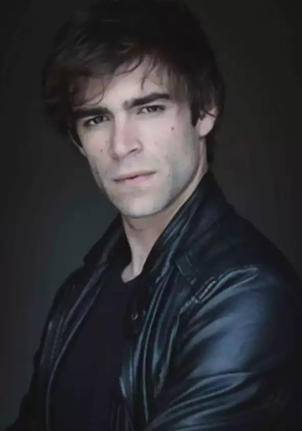 jeremy branger 饰演卡西莫多