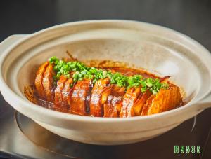 B9535葱香腩肉香芋煲