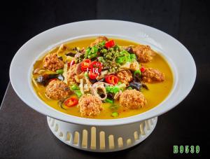 B9539富春三鲜煲  肉圆汤