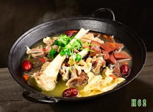 H62特色羊骨头羊杂捞锅