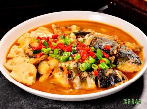 B3048鱼头豆腐煲  红烧鱼头