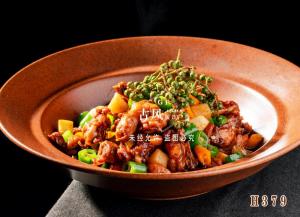 H379鲜椒生炒小公鸡