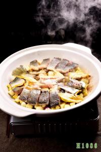 H1086砂锅焗东海大黄鱼