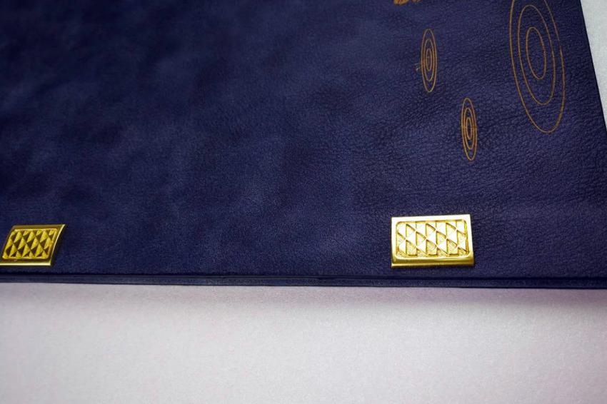 工艺钉1  、封面雕刻