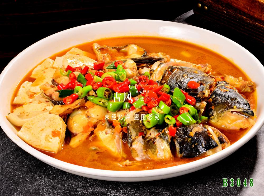 B3048鱼头豆腐煲  红烧鱼头